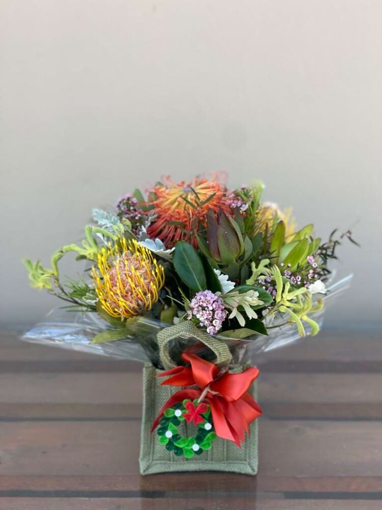 Designer`s Choice Native Christmas Arrangement 